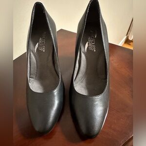 NWOT. Aerosoles Heelrest , Size 7 Women’s Dress Shoes.